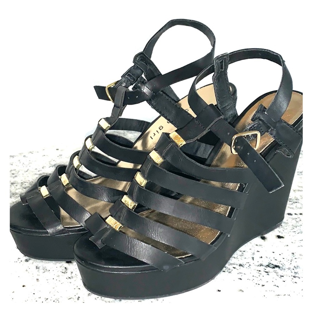 Black wedges